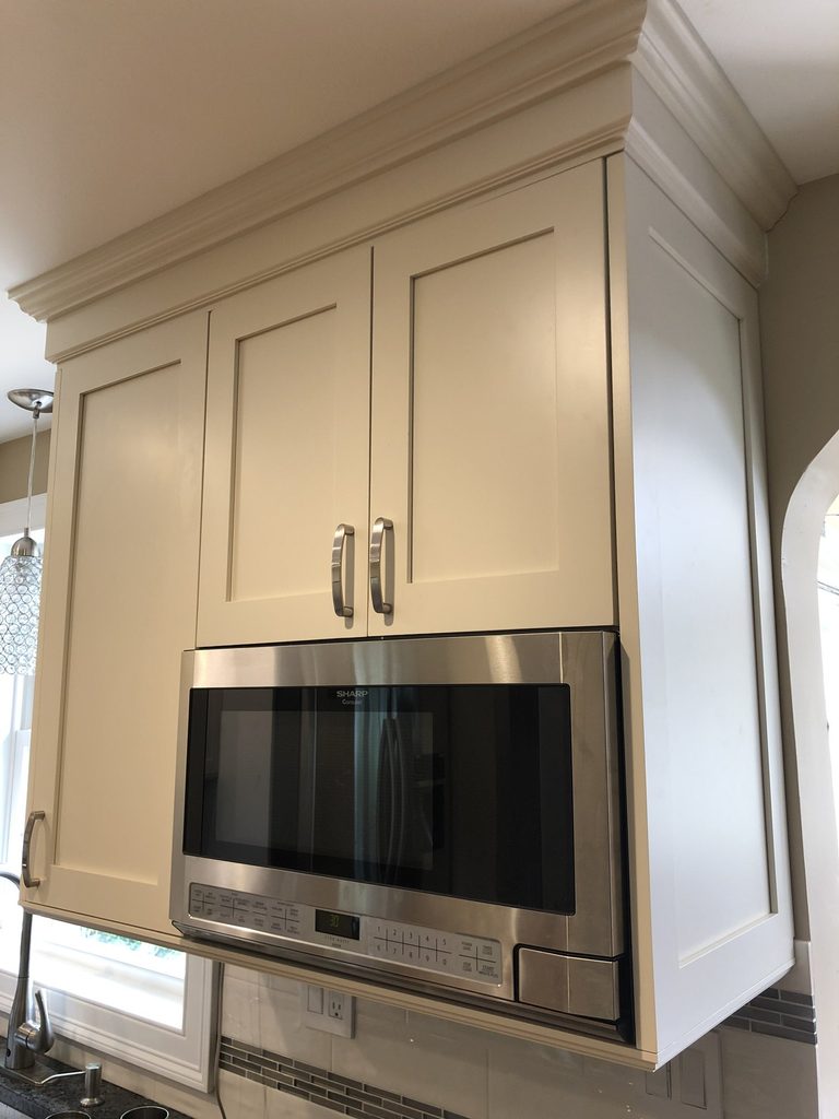 Over-the-counter microwave fully integrated with 15-inch wall cabinets