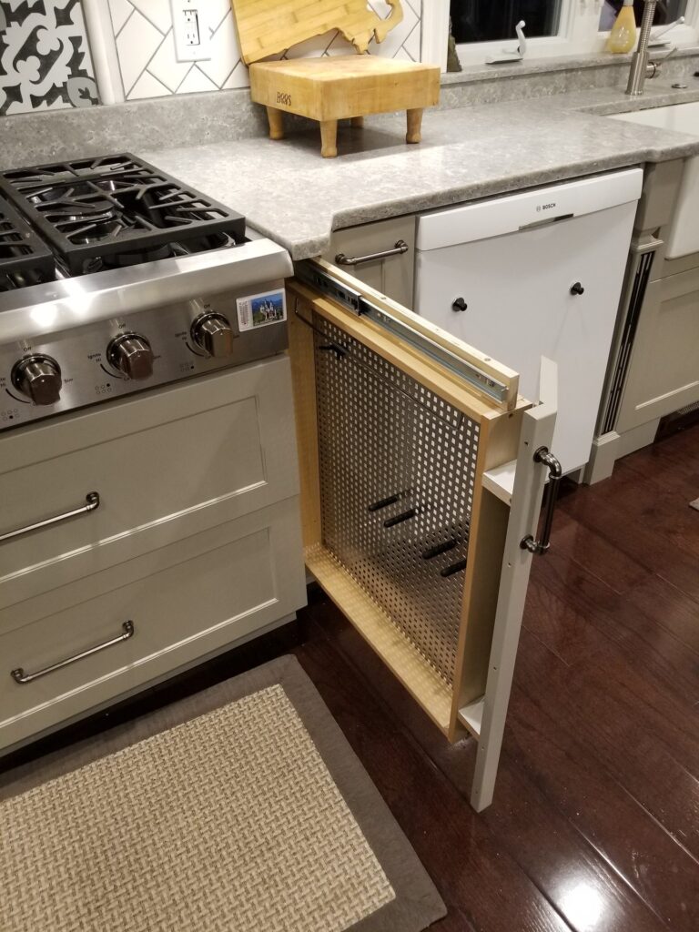 Sharon Tri-Level Kitchen – photo 13 of 32