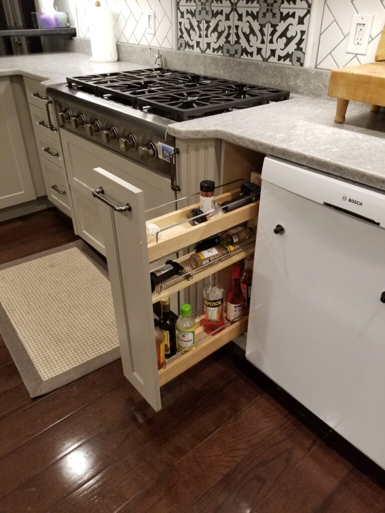 Sharon Tri-Level Kitchen – photo 14 of 32