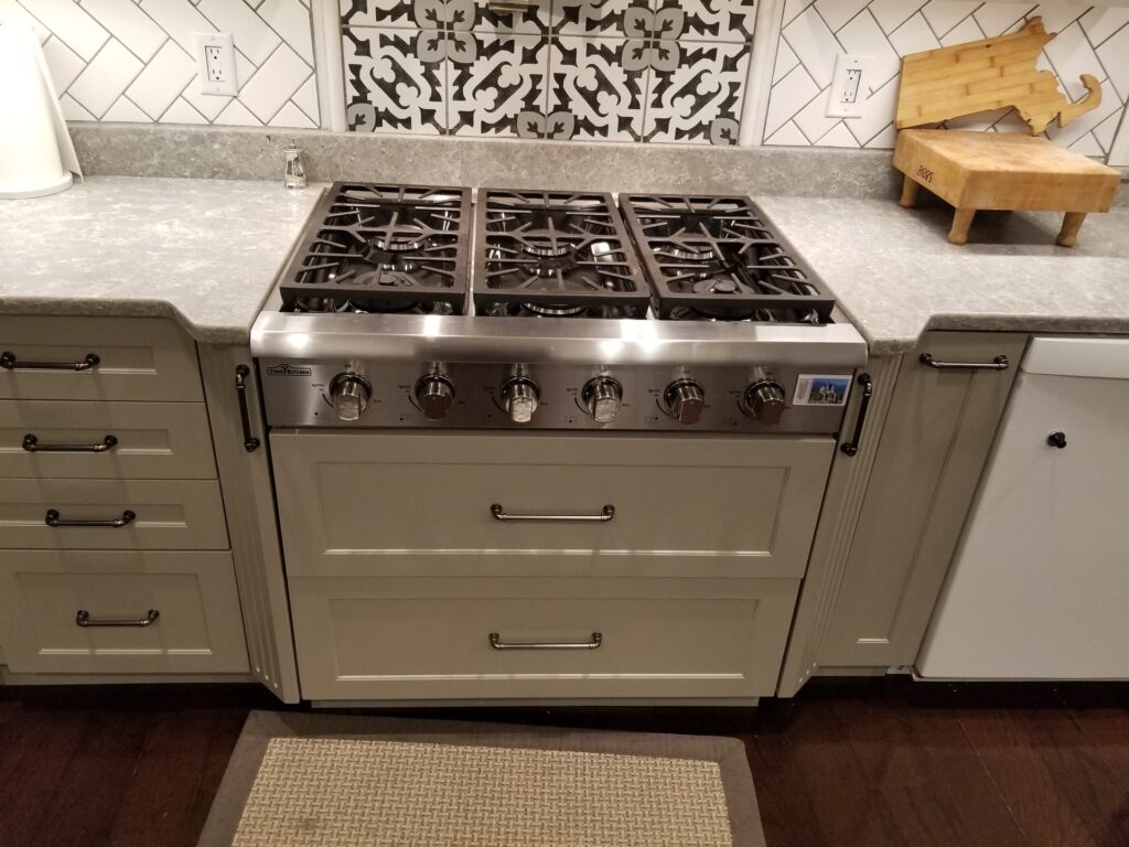 Sharon Tri-Level Kitchen – photo 16 of 32