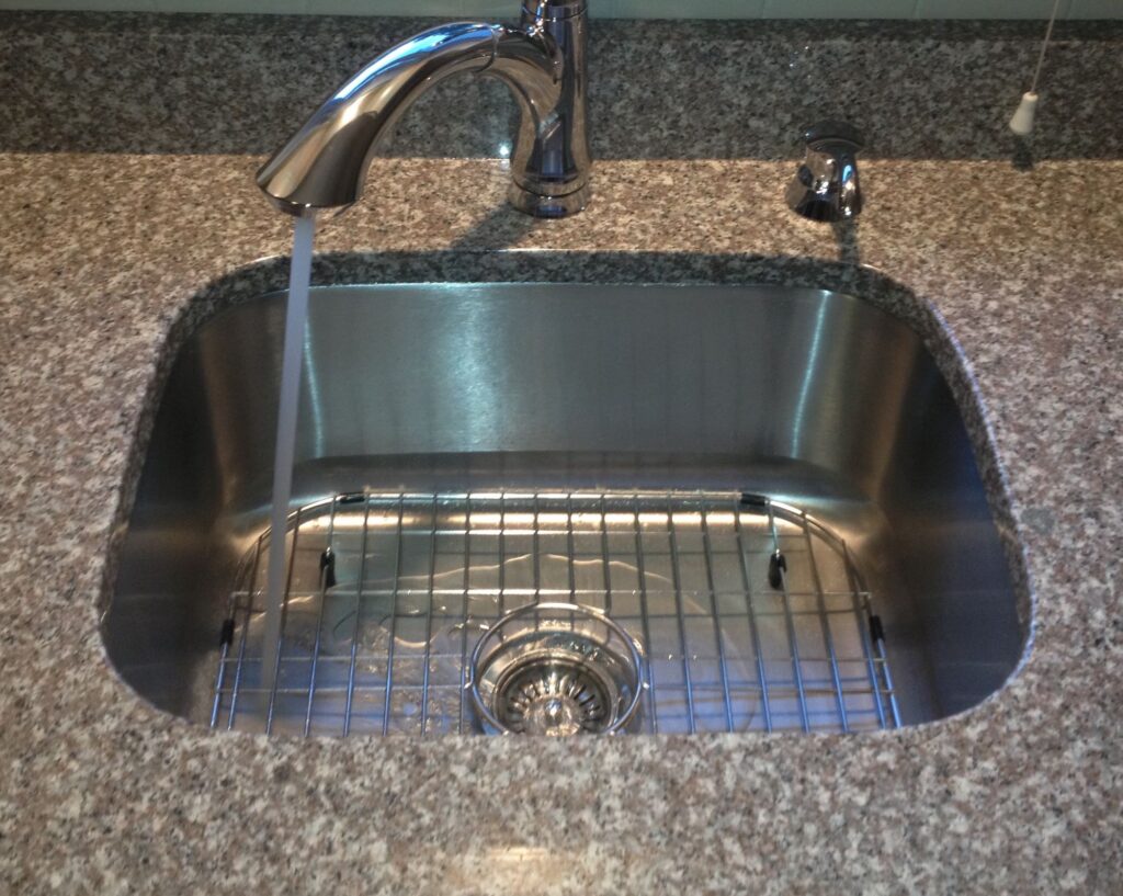 Rectangle bowl stainless steel sink installed in a granite countertop